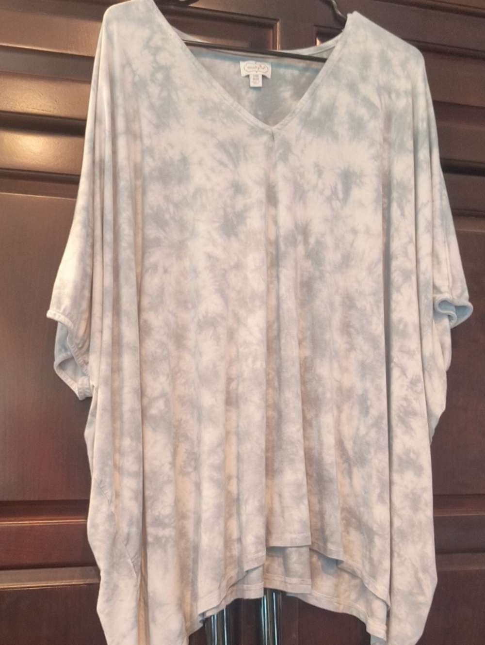Mud Pie Light Gray/Blue Tie-Dye V-Neck Relaxed Tunic